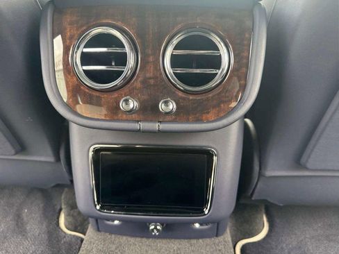 Certified 2025 Bentley Bentayga AWD/4WD image 18