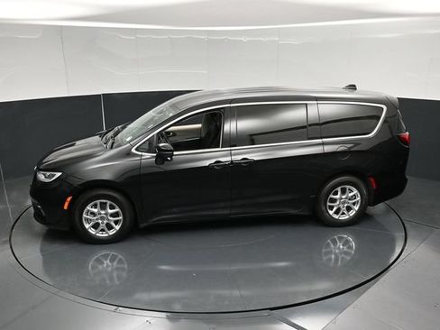 Certified 2023 Chrysler Pacifica Touring-L FWD image 52
