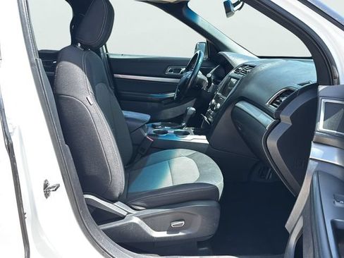 Used 2018 Ford Explorer XLT w/ Equipment Group 201A AWD/4WD image 10