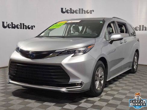 Certified 2024 Toyota Sienna XLE FWD image 3