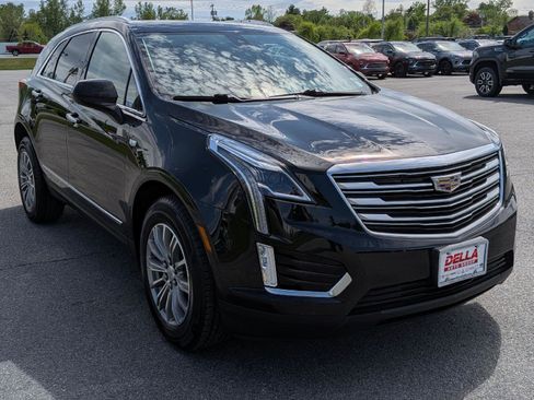 Used 2017 Cadillac XT5 Luxury w/ Driver Awareness Package AWD/4WD image 3