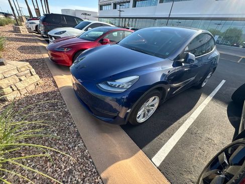 Used 2021 Tesla Model Y Long Range AWD/4WD image 3