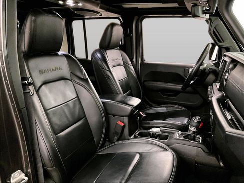Used 2018 Jeep Wrangler Unlimited Sahara image 7