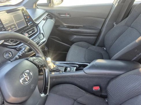 Used 2019 Toyota C-HR XLE FWD image 14