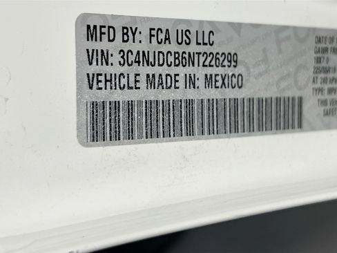 Used 2022 Jeep Compass Limited w/ Sun and Sound Group AWD/4WD image 30