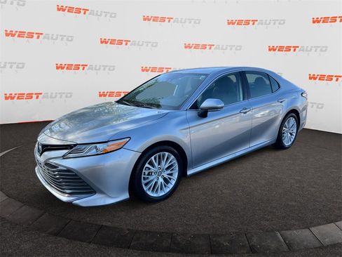 Used 2019 Toyota Camry XLE image 1