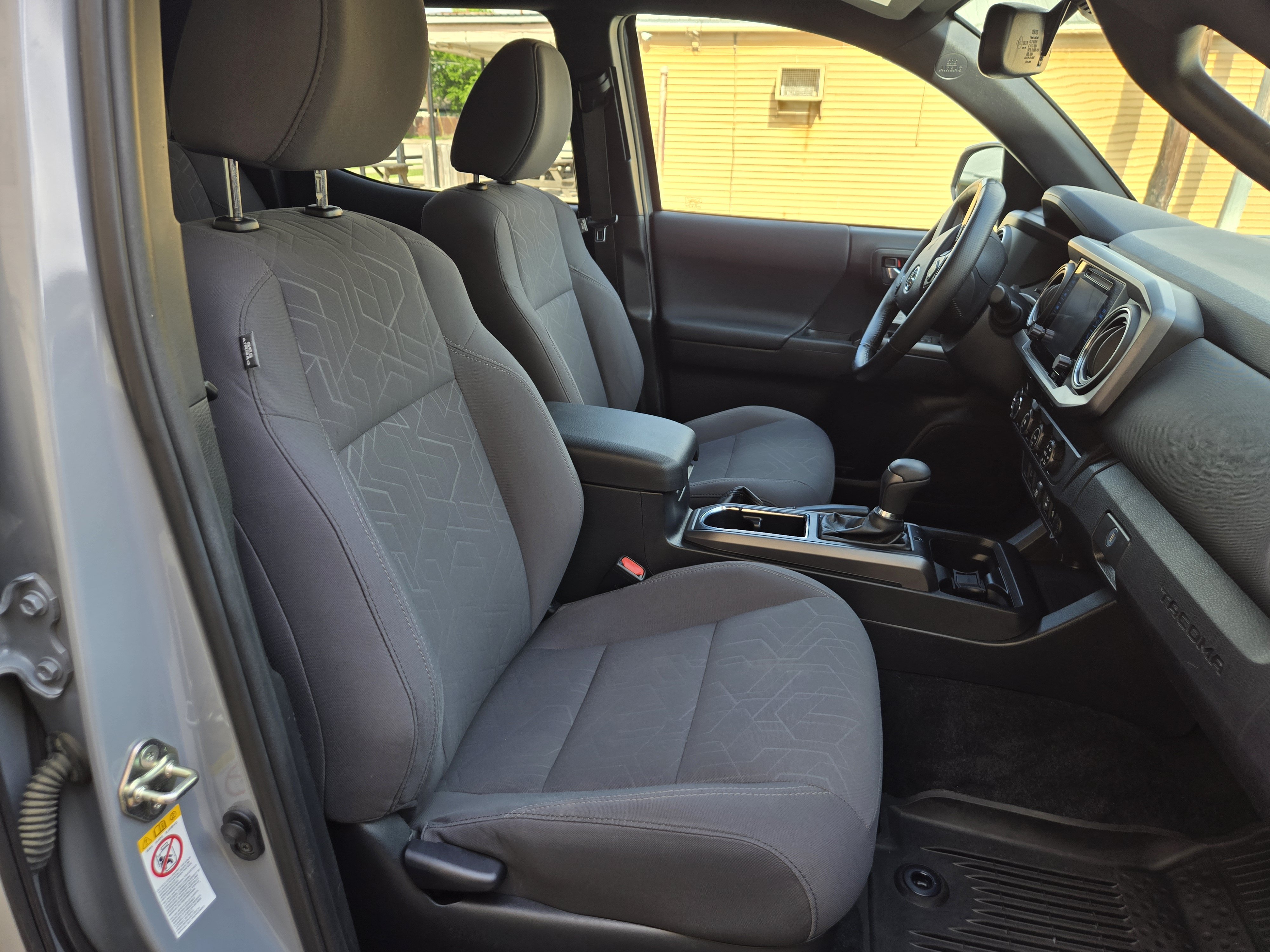 Used 2019 Toyota Tacoma TRD Off-Road AWD/4WD image 9