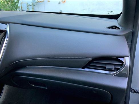 Used 2023 Chevrolet Traverse LT image 18