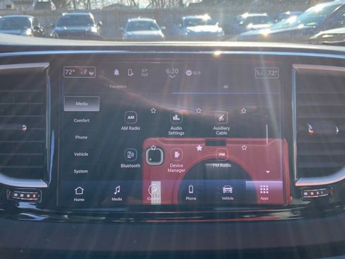 Used 2023 Chrysler Pacifica Touring-L image 13