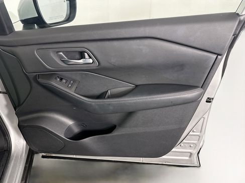 Used 2024 Nissan Rogue SV image 31