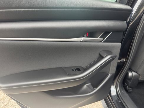 Used 2022 MAZDA MAZDA3 s image 24