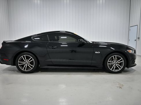 Used 2017 Ford Mustang GT RWD image 30