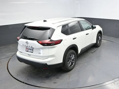 Used 2024 Nissan Rogue S AWD/4WD image 32