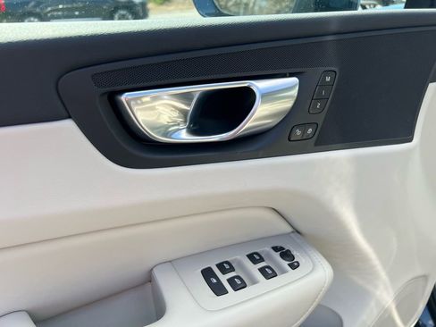 Certified 2023 Volvo XC60 B5 Core w/ Climate Package AWD/4WD image 11