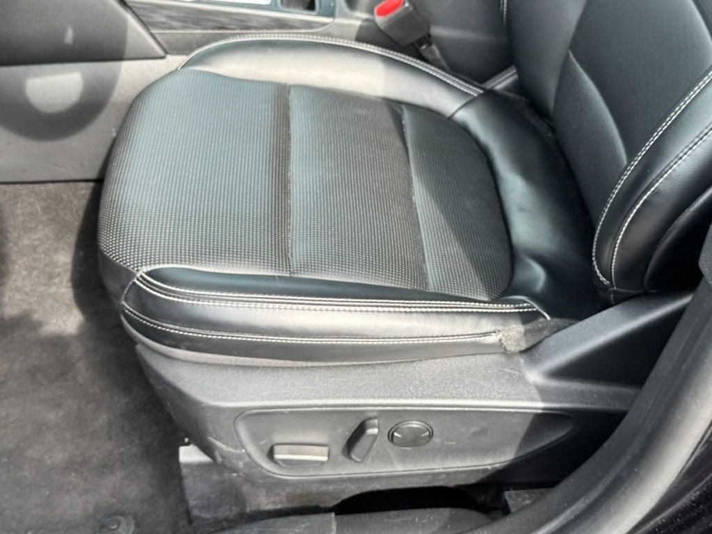 Used 2025 Ford Escape Platinum AWD/4WD image 24