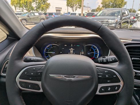 Used 2024 Chrysler Pacifica Pinnacle FWD image 29