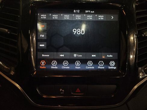 Used 2020 Jeep Cherokee Limited image 25