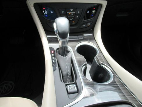 Used 2020 Buick Envision Essence FWD image 26
