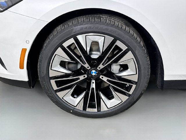 Used 2026 BMW 530i xDrive w/ Premium Package AWD/4WD image 32