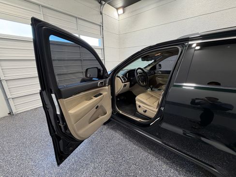 Used 2014 Jeep Grand Cherokee Limited w/ Trailer Tow Group IV AWD/4WD image 19