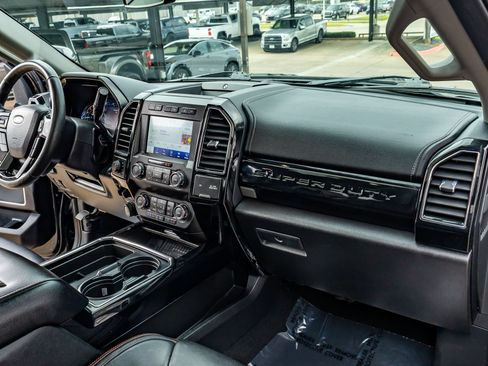 Used 2021 Ford F250 Lariat w/ Lariat Ultimate Package AWD/4WD image 17