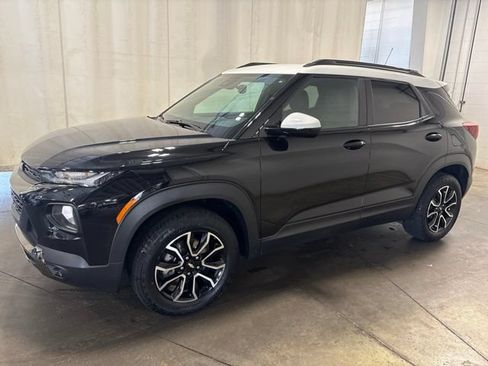 Used 2023 Chevrolet TrailBlazer ACTIV w/ Convenience Package AWD/4WD image 2