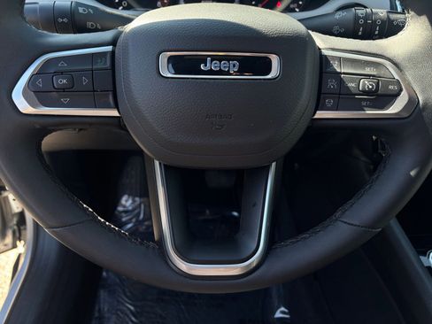 Used 2025 Jeep Compass Limited AWD/4WD image 34