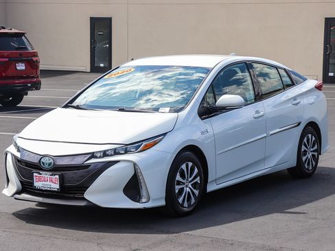 Used 2020 Toyota Prius Prime XLE FWD image 3