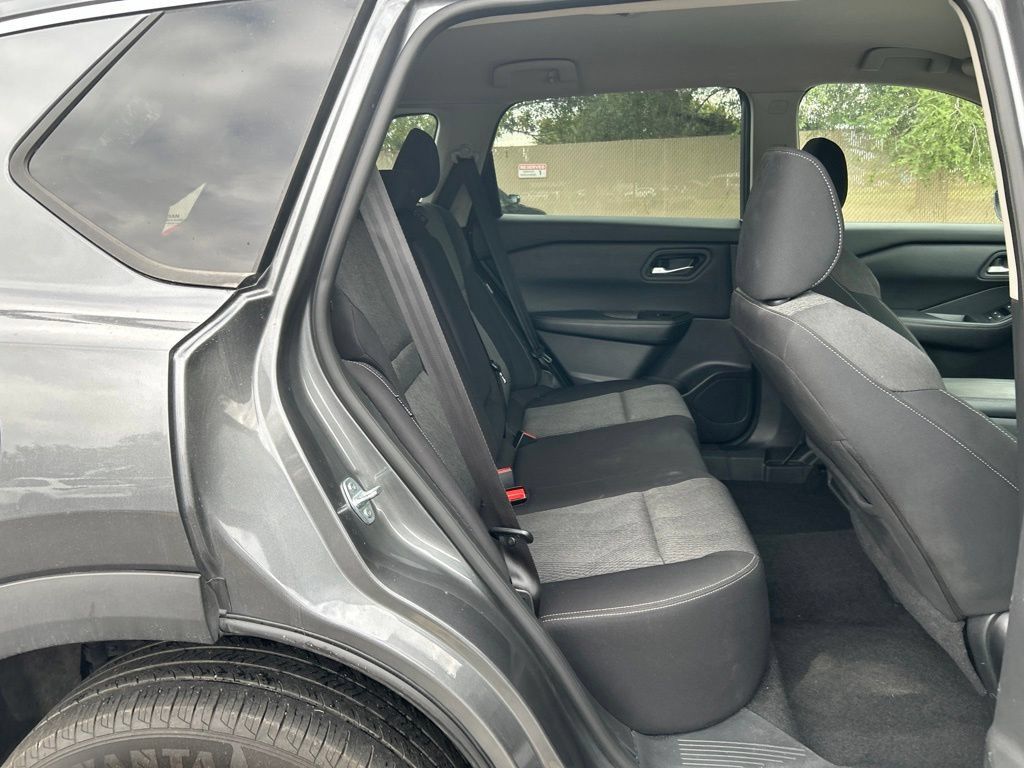 Used 2025 Nissan Rogue SV AWD/4WD image 11