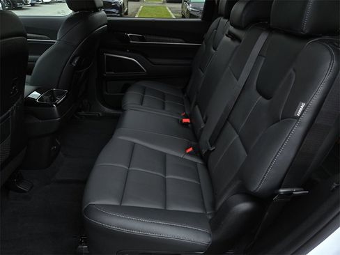 Used 2024 Kia Telluride EX image 13