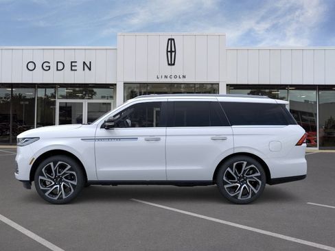 New 2026 Lincoln Navigator Reserve AWD/4WD image 3