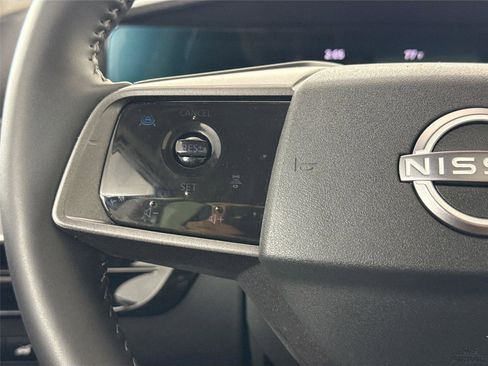 Used 2025 Nissan Murano SL AWD/4WD image 17
