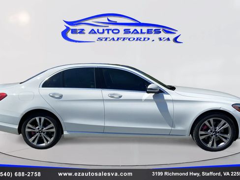 Used 2017 Mercedes-Benz C 300 4MATIC Sedan image 4