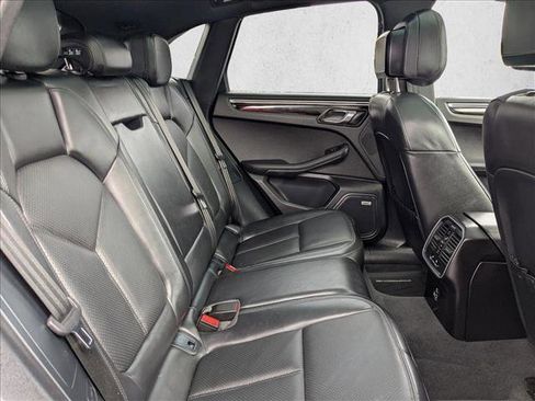 Used 2022 Porsche Macan image 22