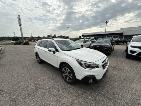 Used 2018 Subaru Outback 2.5i Limited AWD/4WD image 1