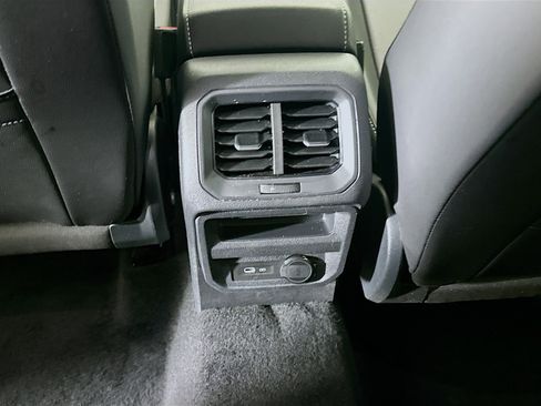 Used 2024 Volkswagen Tiguan SE image 27