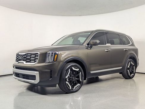 Used 2023 Kia Telluride S AWD/4WD image 3