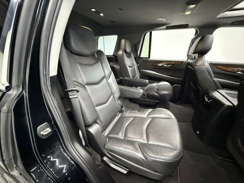 Used 2019 Cadillac Escalade Luxury image 24