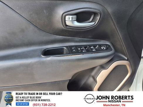 Used 2016 Jeep Renegade Limited image 28