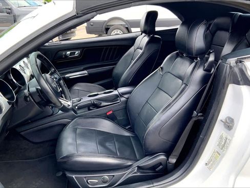Used 2017 Ford Mustang Premium RWD image 7