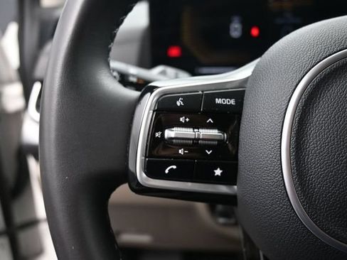 Used 2026 Kia Carnival FWD image 18