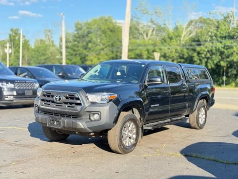 Used 2017 Toyota Tacoma SR5 w/ Tow Package AWD/4WD image 2