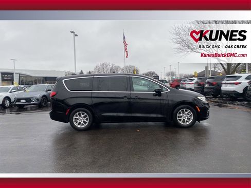 Used 2024 Chrysler Pacifica Touring-L image 3