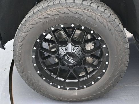 Used 2019 Chevrolet Silverado 1500 LT Trail Boss AWD/4WD image 8
