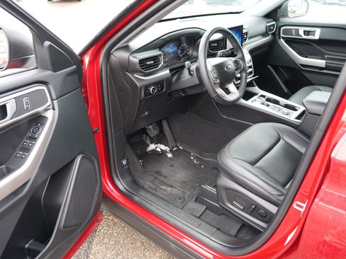 Used 2023 Ford Explorer XLT w/ Equipment Group 202A image 13