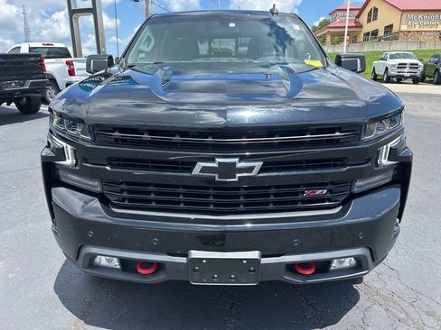 Used 2021 Chevrolet Silverado 1500 LT Trail Boss w/ Convenience Package II AWD/4WD image 2