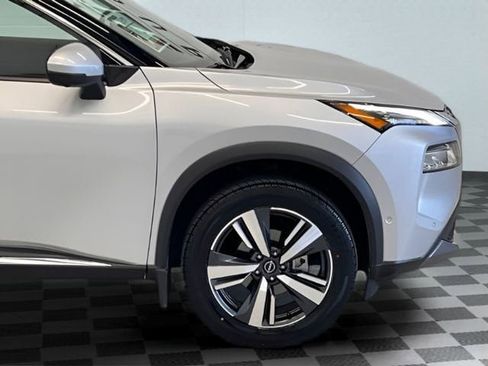 Used 2023 Nissan Rogue SL w/ SL Premium Package image 6