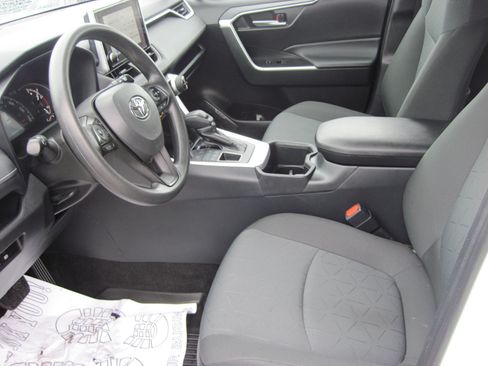 Used 2025 Toyota RAV4 XLE AWD/4WD image 11