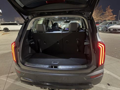 Used 2022 Kia Telluride SX w/ SX Prestige Package image 36