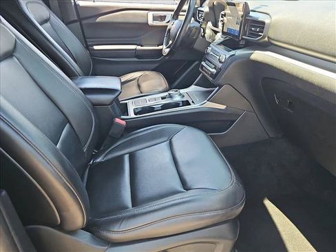 Used 2020 Ford Explorer XLT w/ Equipment Group 202A RWD image 30